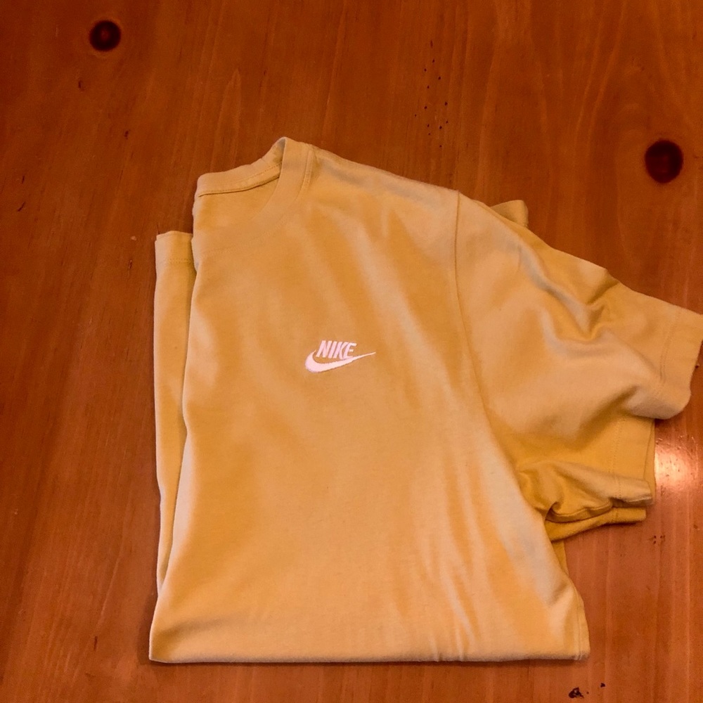 Nike top